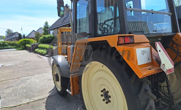 Tractor met hefmast