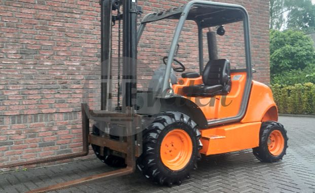 Terreinheftruck