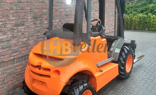 Terreinheftruck