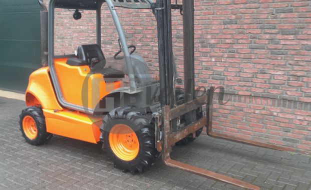 Terreinheftruck