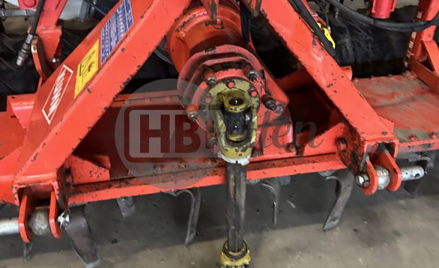 Kopeg met zaaimachine