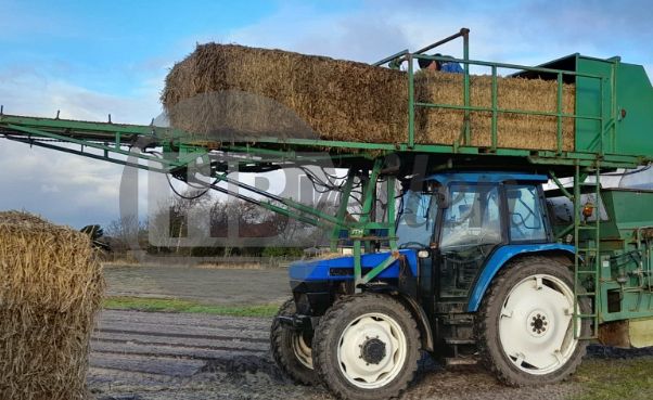 Strodekmachine met strodak
