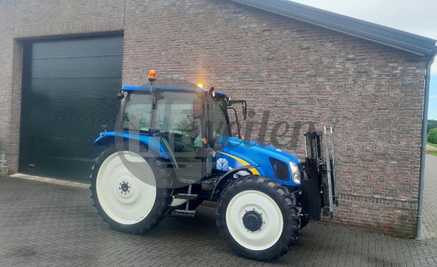 Tractor met hefmast
