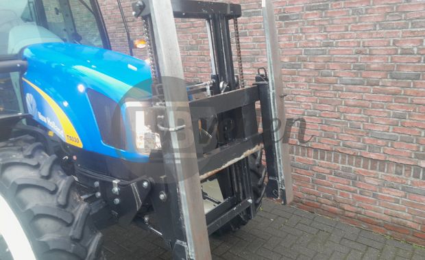Tractor met hefmast