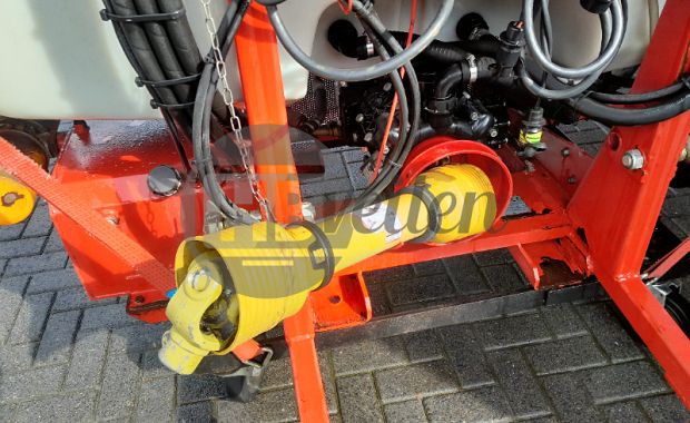 Veldspuit met luchtondersteuning