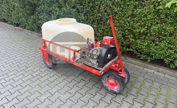 Motorvatspuit / Spuitwagen